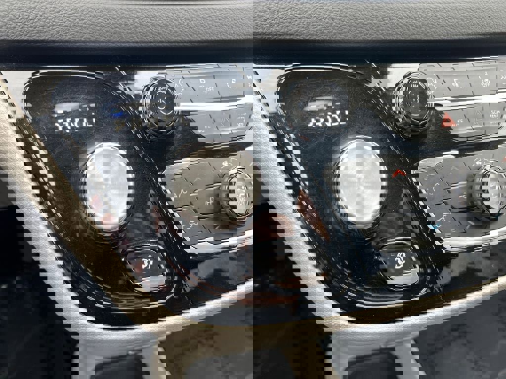 Used 2022 Chrysler Pacifica Touring-L image 22