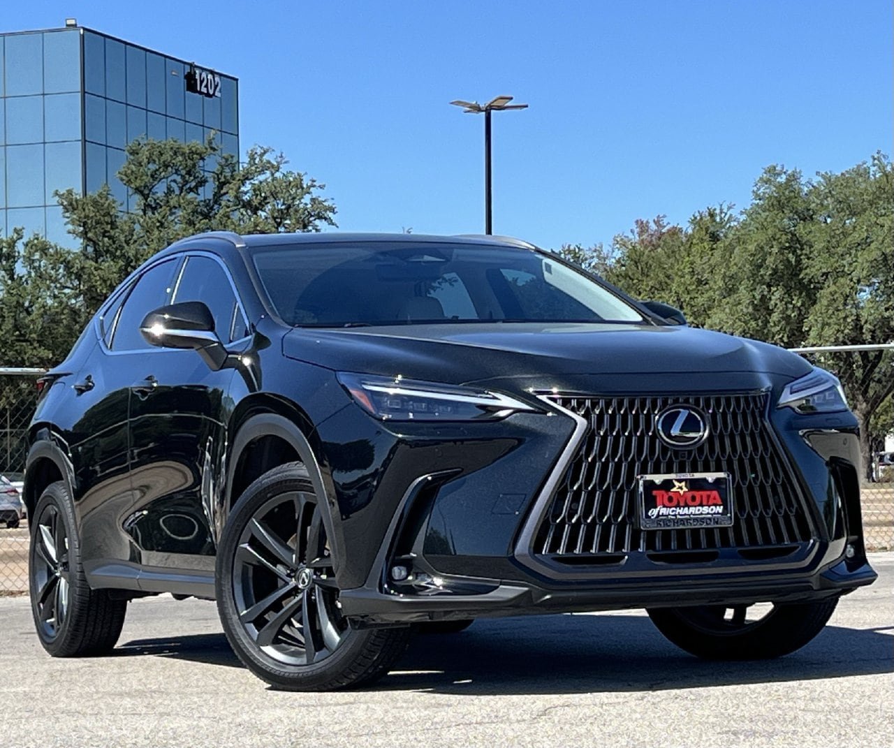 Used 2025 Lexus NX 450h+ AWD w/ Accessory Package (Z2) image 2