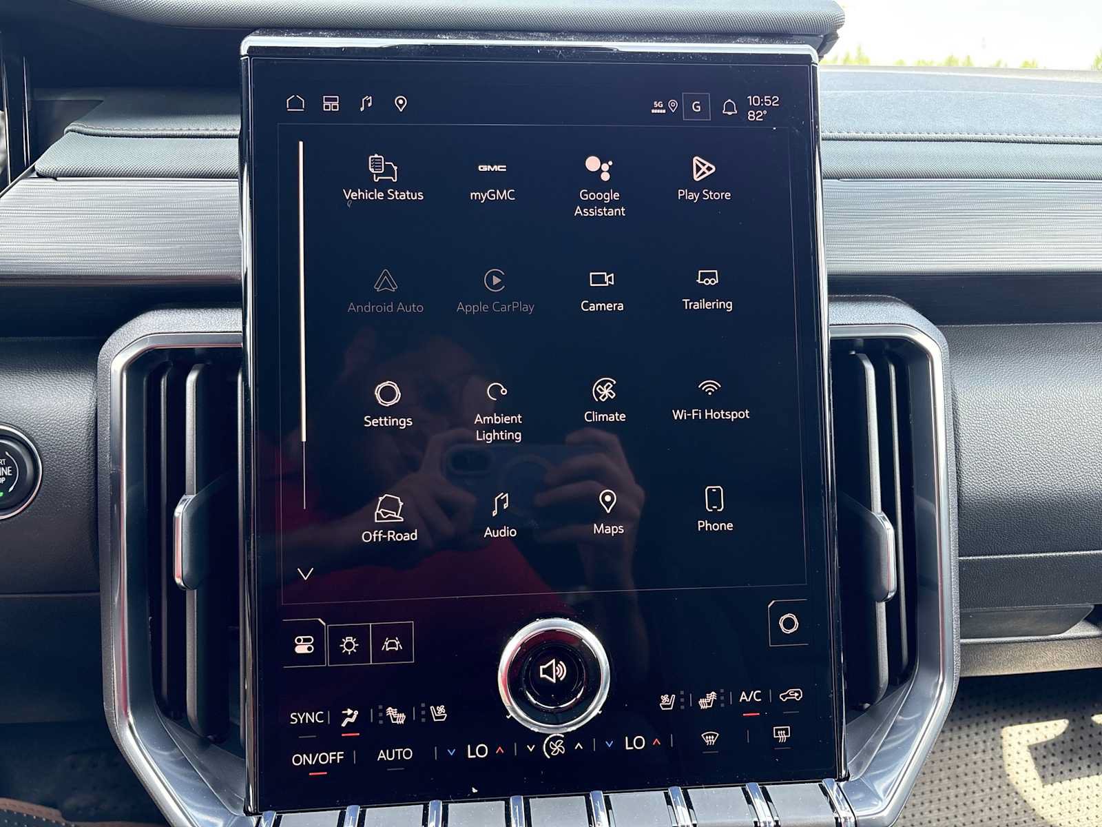 New 2026 GMC Acadia AT4 w/ Luxury Package AWD/4WD image 4