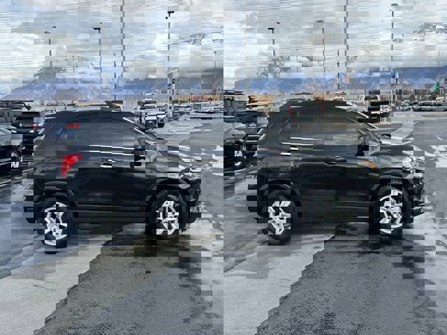 Used 2019 Chevrolet Trax LT w/ LT Convenience Package image 26