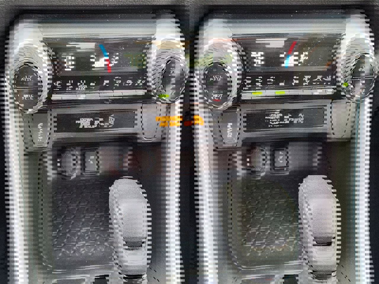 Used 2022 Toyota RAV4 XLE w/ Convenience Package image 18