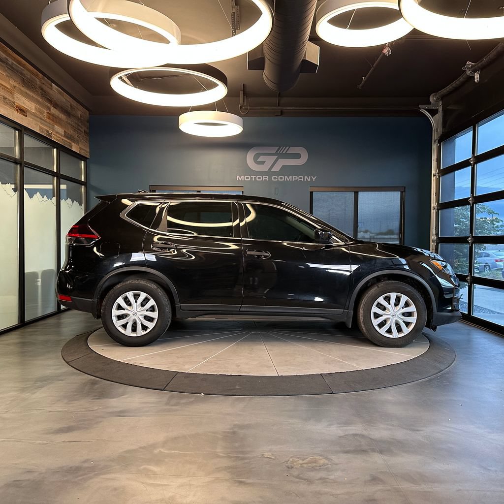 Used 2019 Nissan Rogue S FWD image 2