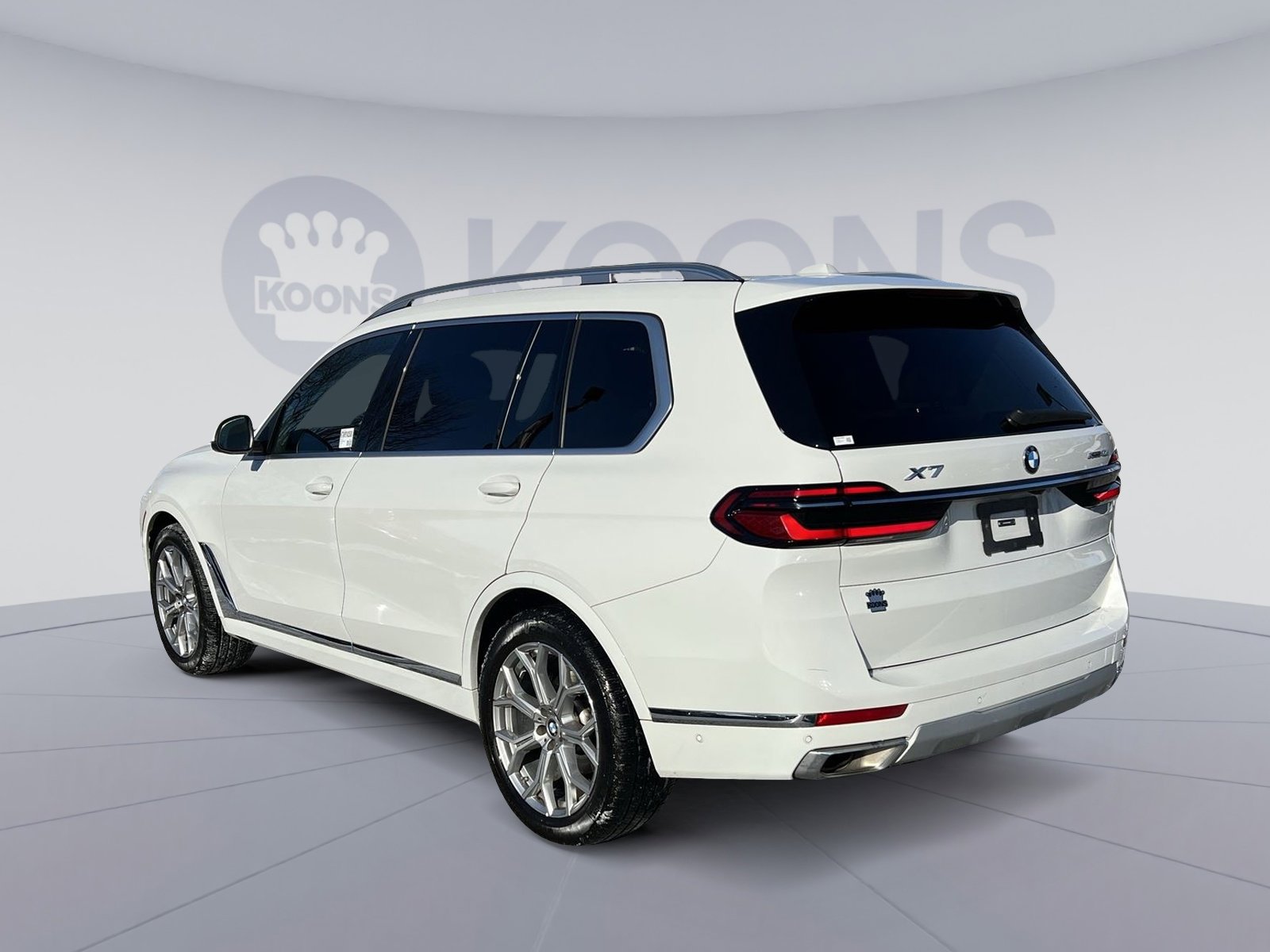 Used 2024 BMW X7 xDrive40i w/ Executive Package image 4