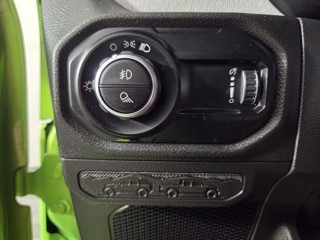 Certified 2025 Jeep Gladiator Sport image 21