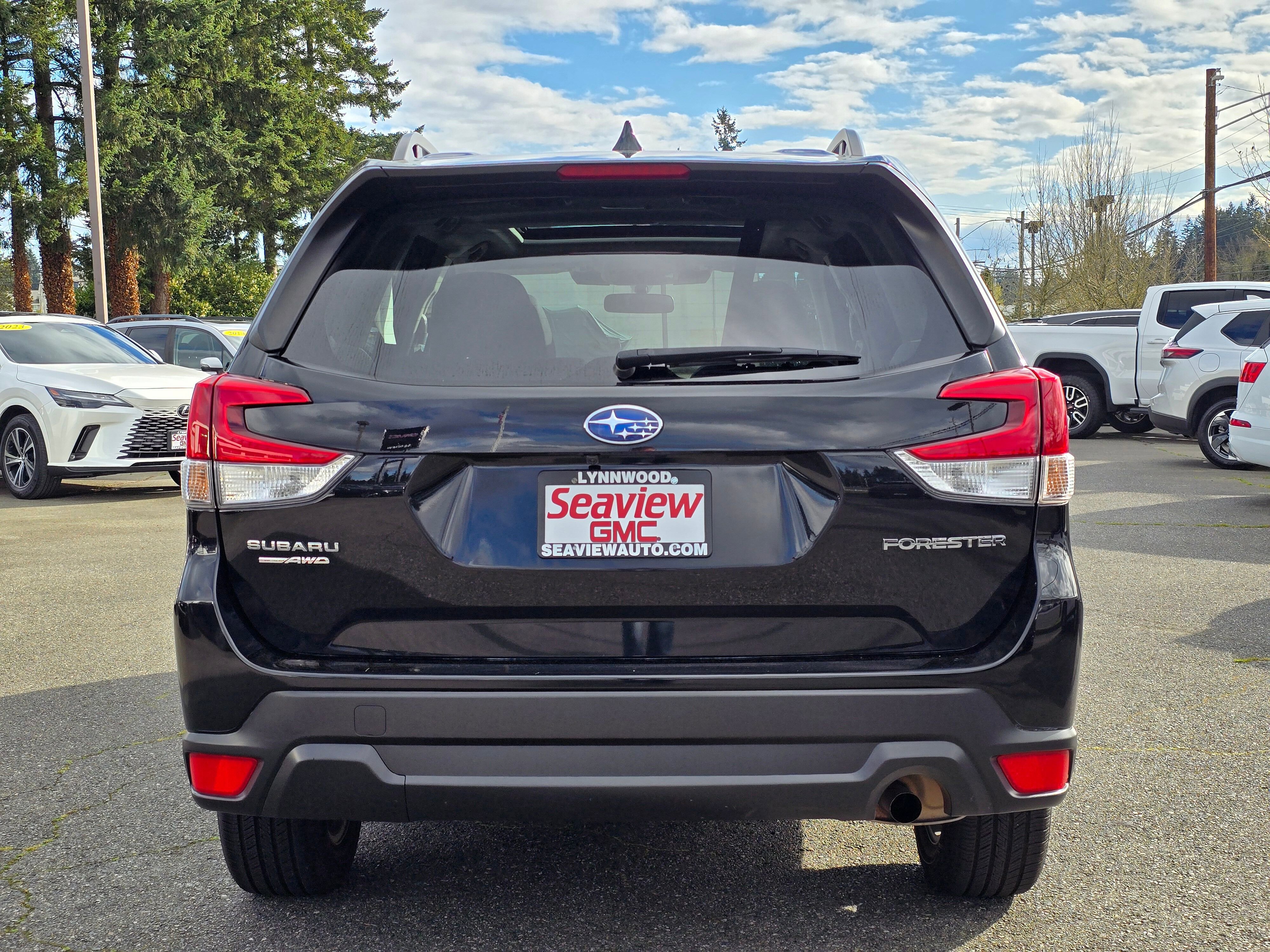 Used 2022 Subaru Forester Premium AWD/4WD image 6