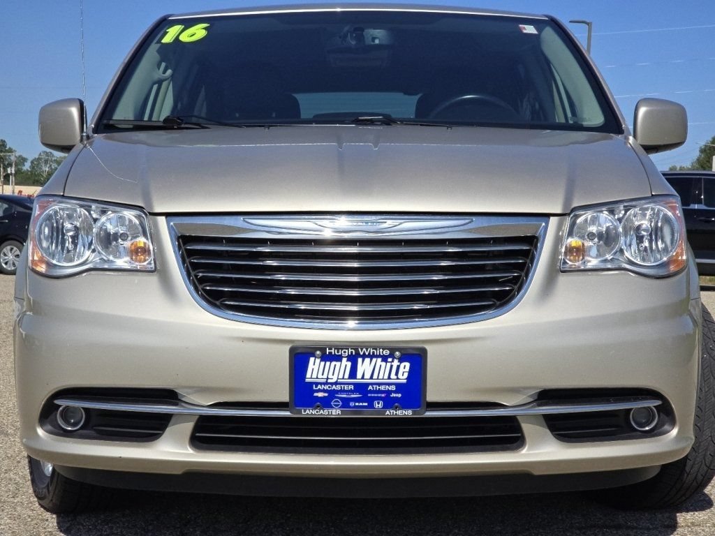 Used 2016 Chrysler Town & Country Touring FWD image 14