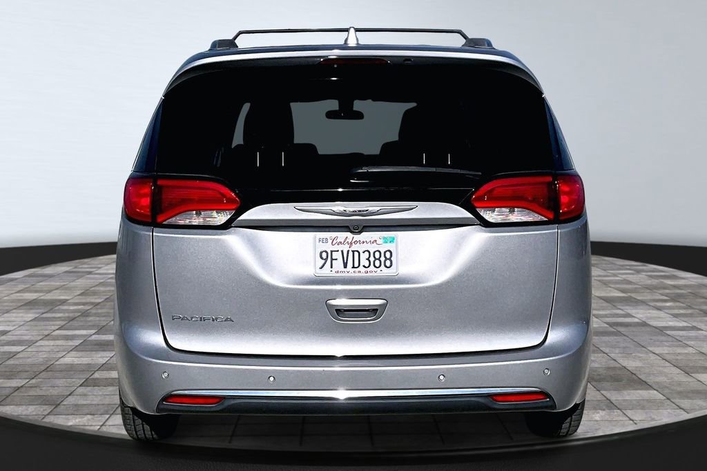 Used 2018 Chrysler Pacifica Touring-L image 24