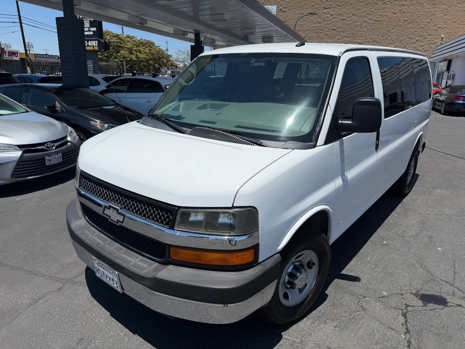 Used 2014 Chevrolet Express 2500 LT w/ LT Preferred Equipment Group RWD image 2