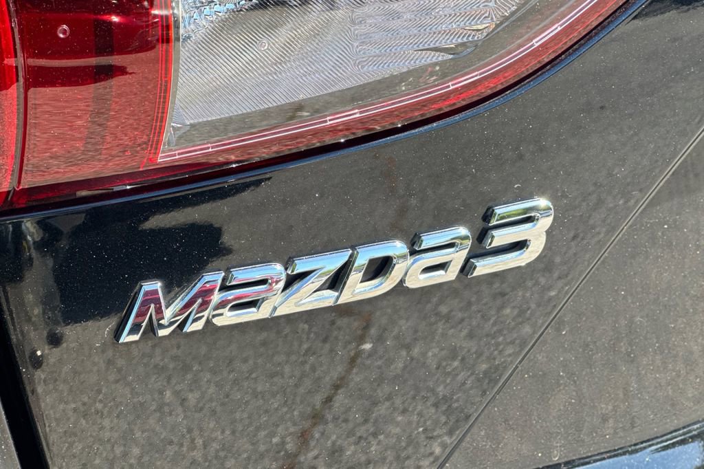 Used 2018 MAZDA MAZDA3 Sport FWD image 25