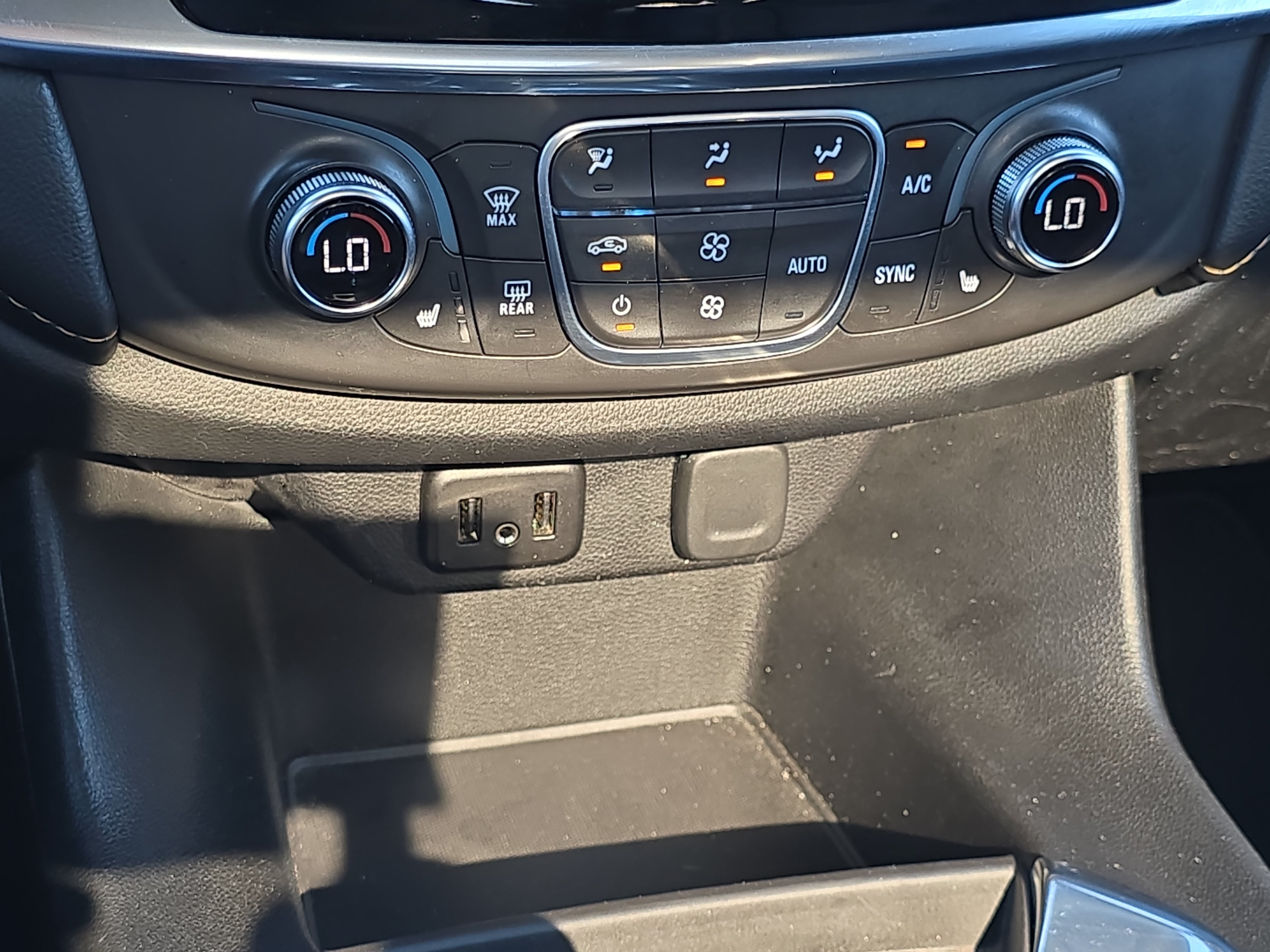 Used 2019 Chevrolet Traverse LT w/ LT Premium Package AWD/4WD image 26