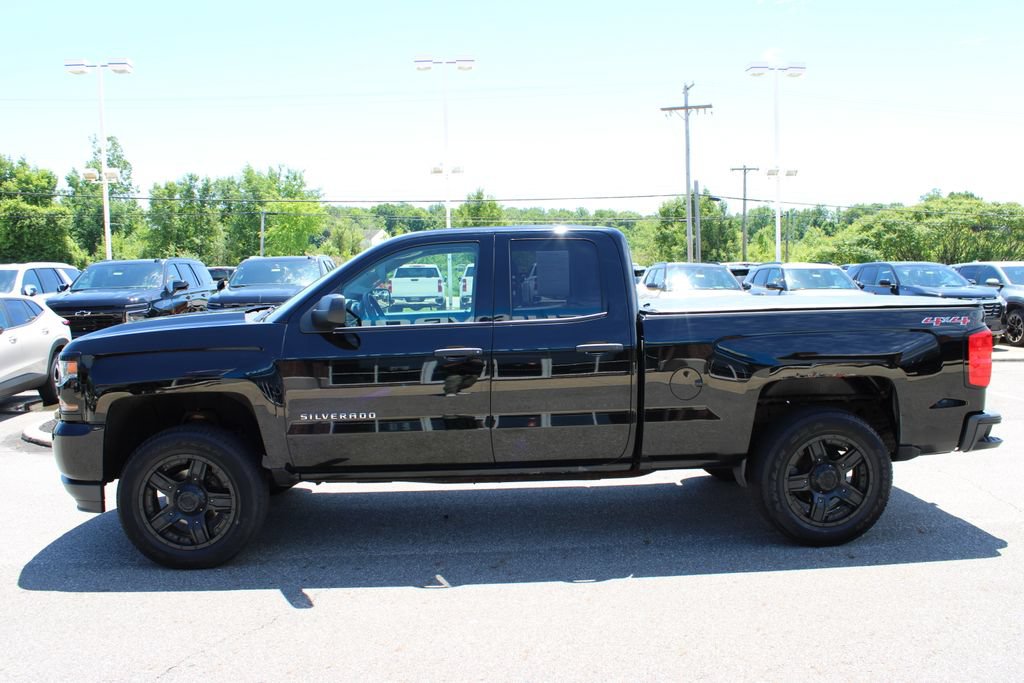 Used 2017 Chevrolet Silverado 1500 Custom w/ Custom Convenience Package AWD/4WD image 25