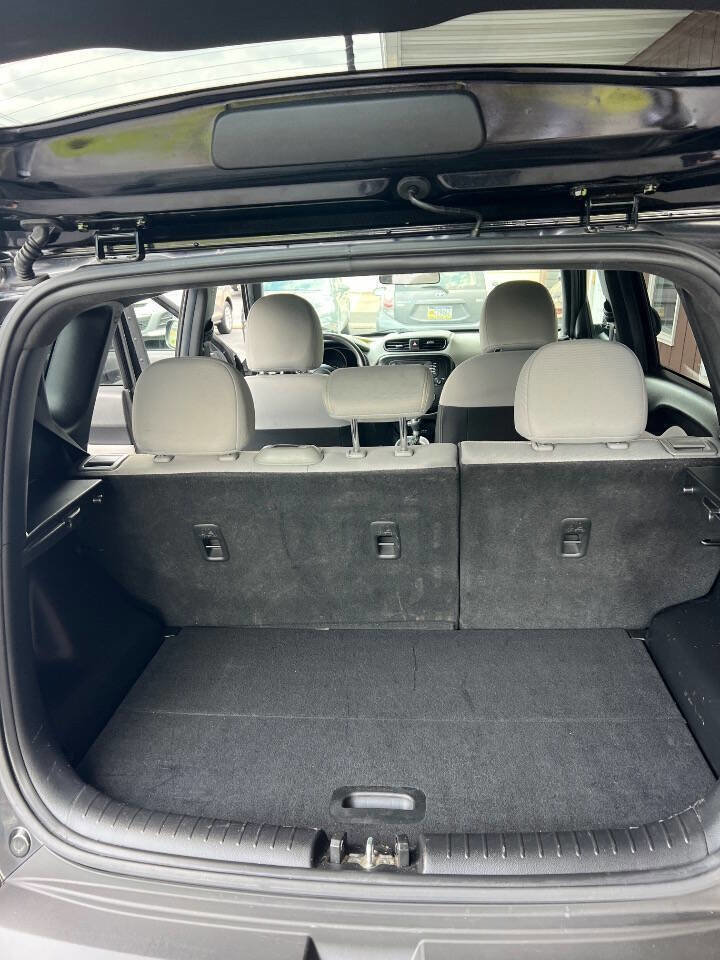 Used 2015 Kia Soul + FWD image 9