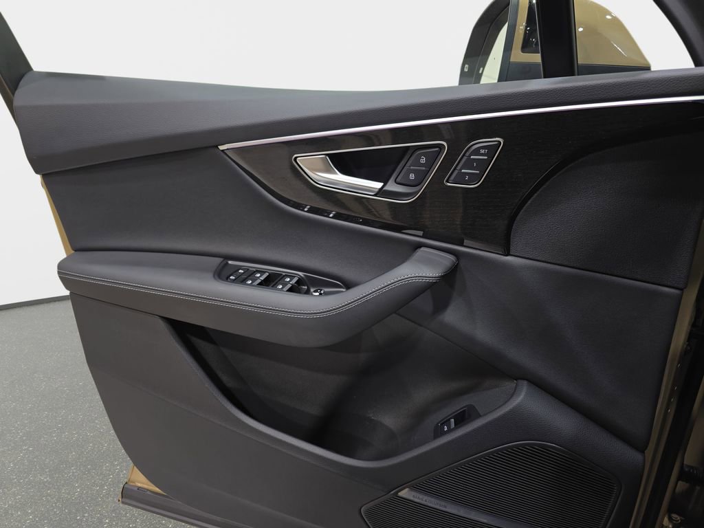 Used 2025 Audi Q7 2.0T Premium Plus w/ Premium Plus Package image 30