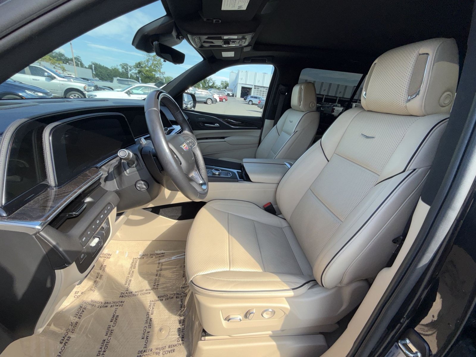 Used 2023 Cadillac Escalade Premium Luxury w/ Performance Package AWD/4WD image 13