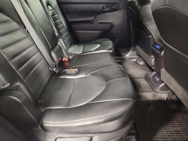 Used 2022 Toyota Highlander L FWD image 25