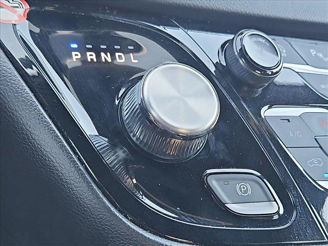 Used 2025 Chrysler Pacifica Select FWD image 11