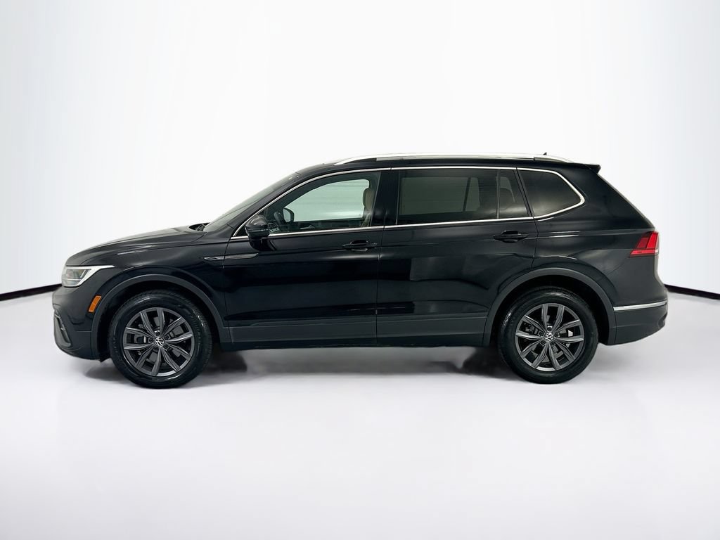 Used 2023 Volkswagen Tiguan SE w/ Panoramic Sunroof Package FWD image 8