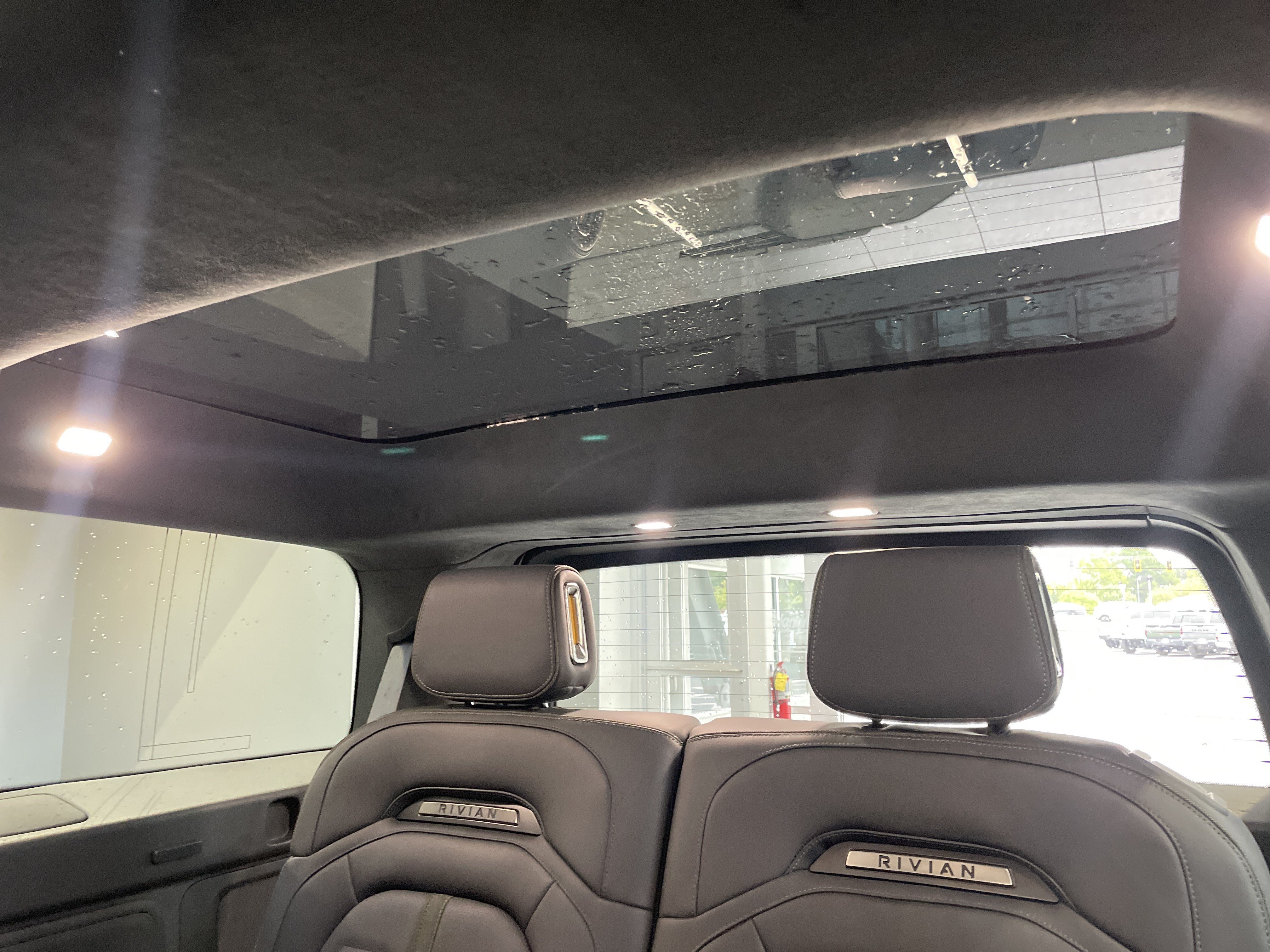 Used 2024 Rivian R1S Adventure Dual AWD/4WD image 36