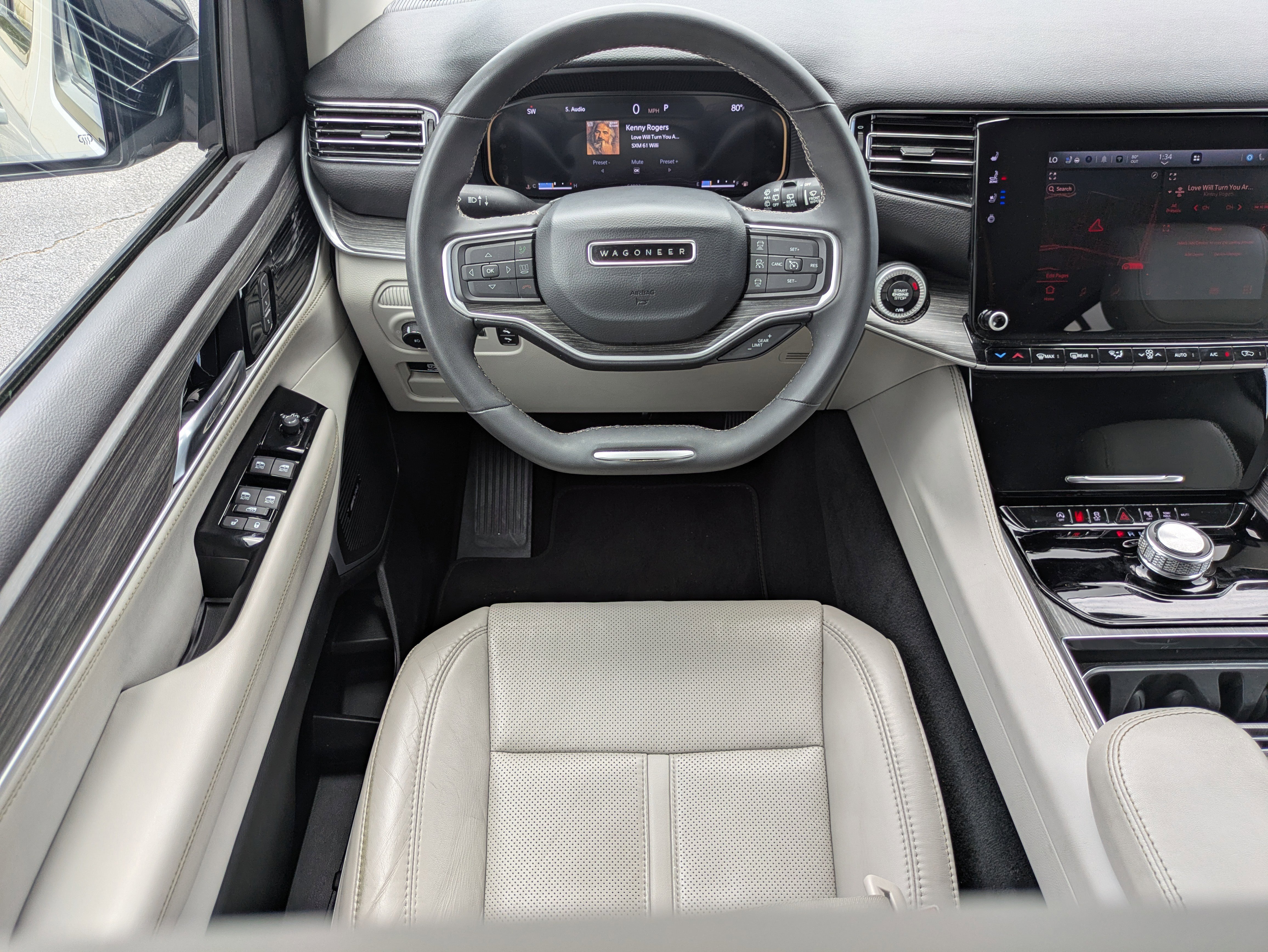Used 2023 Jeep Wagoneer L Series II RWD image 4