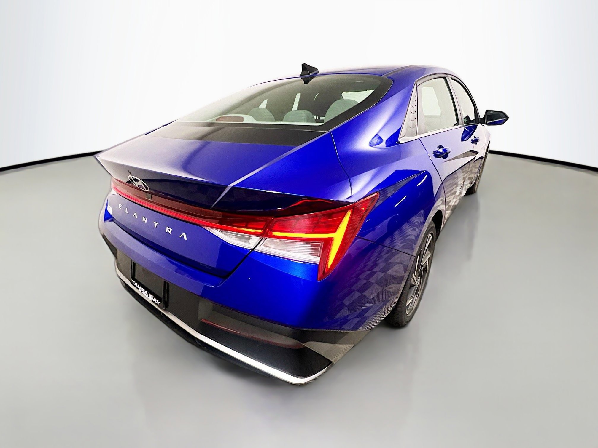 Used 2025 Hyundai Elantra SEL image 4