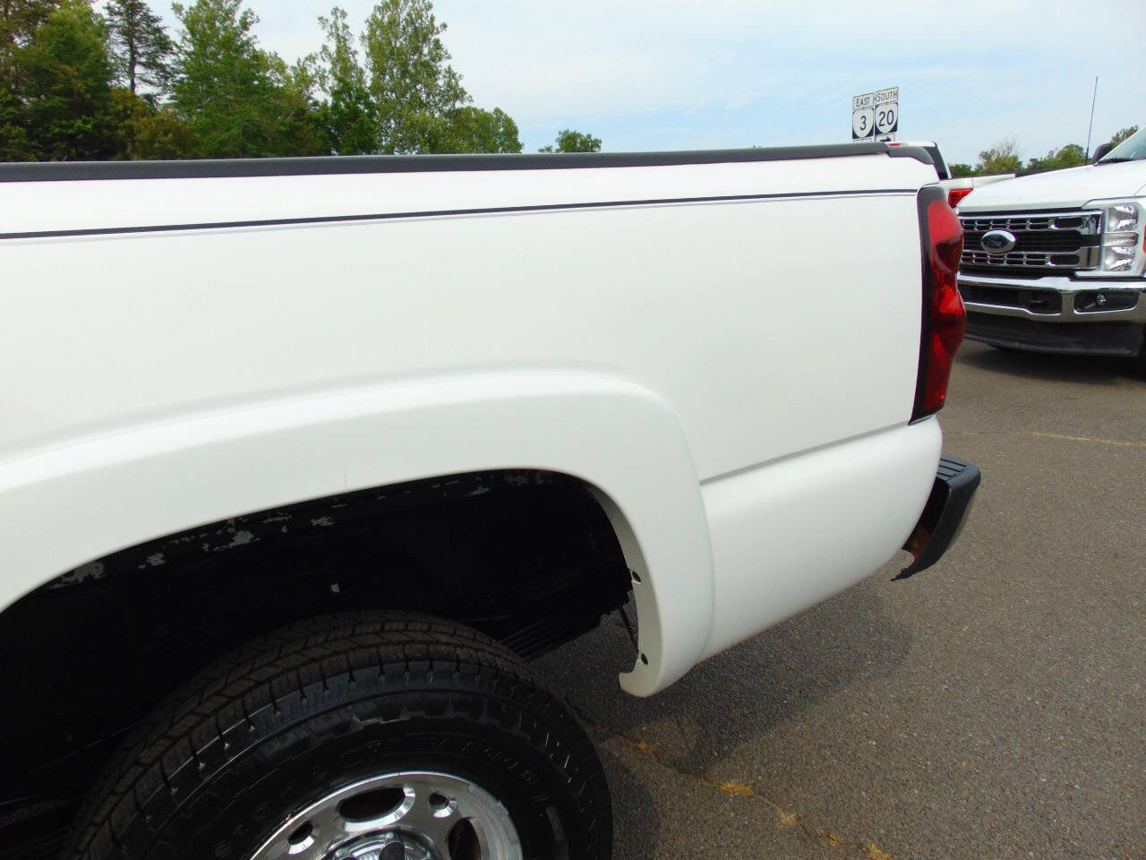 Used 2005 Chevrolet Silverado 2500 LS w/ Heavy-Duty Power Package RWD image 30