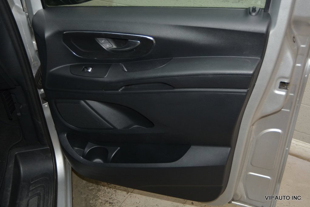 Used 2017 Mercedes-Benz Metris Passenger image 9