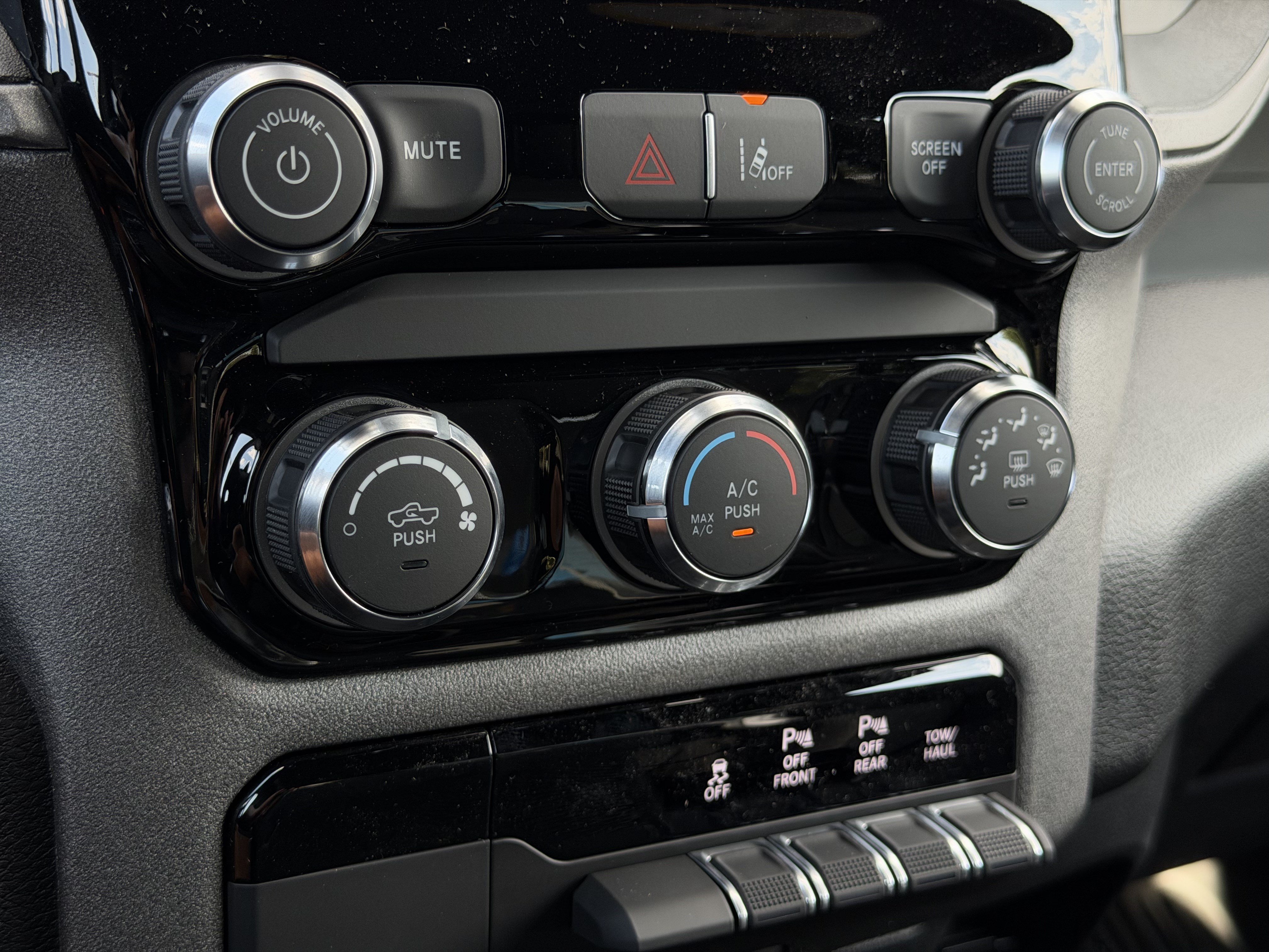 New 2026 RAM 1500 Warlock AWD/4WD image 27