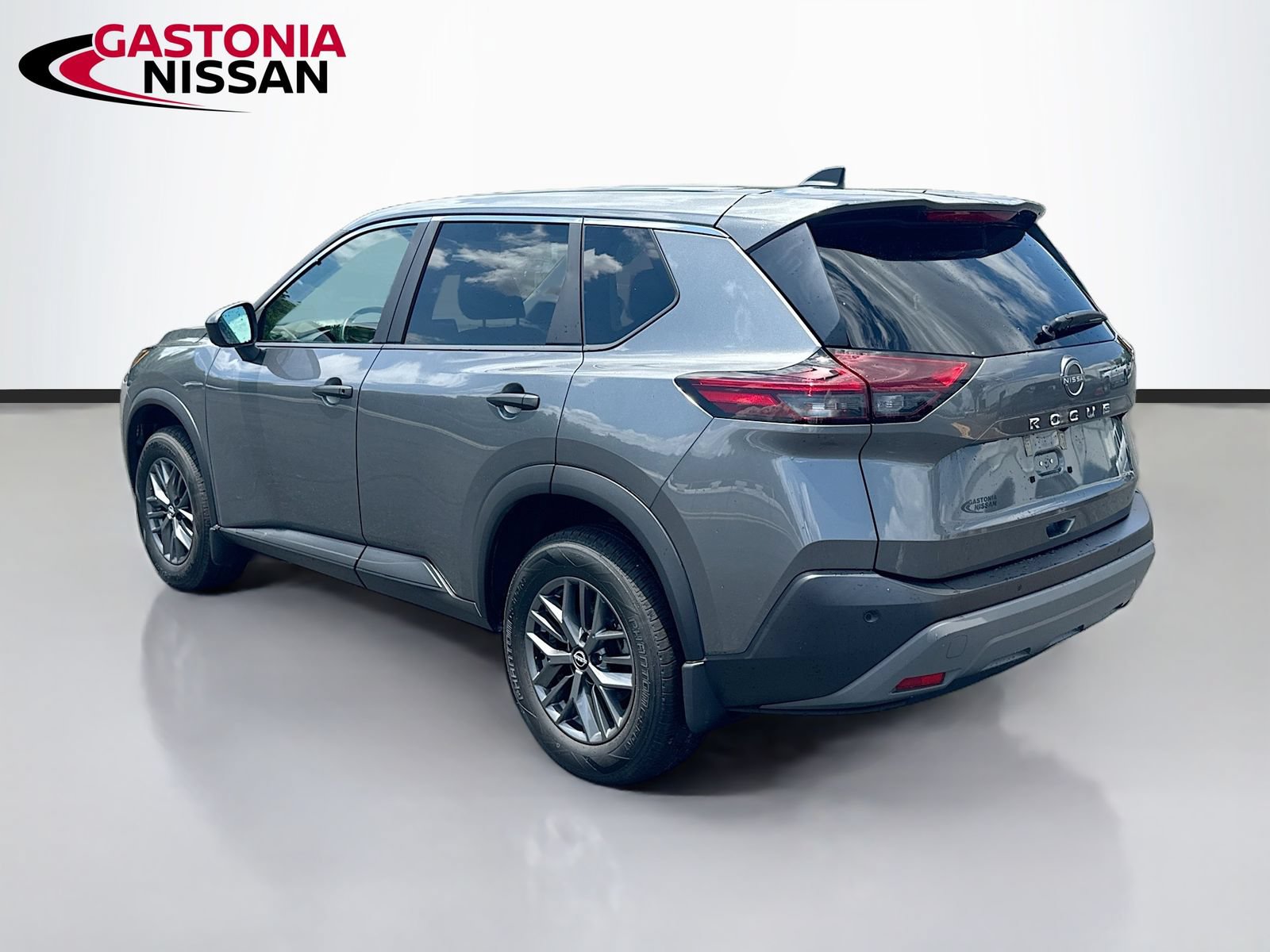 Used 2023 Nissan Rogue S FWD image 6