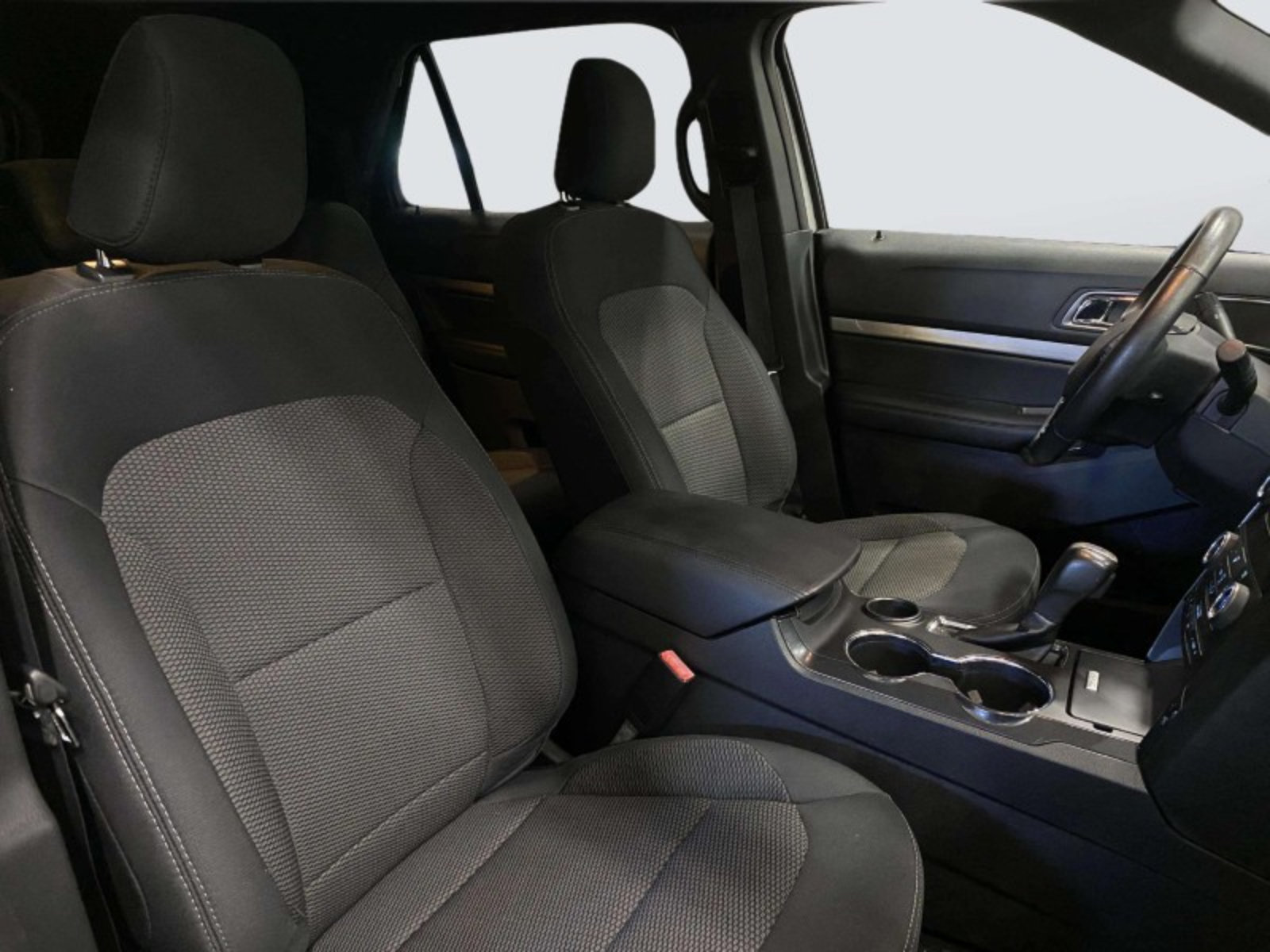 Used 2019 Ford Explorer XLT FWD image 34