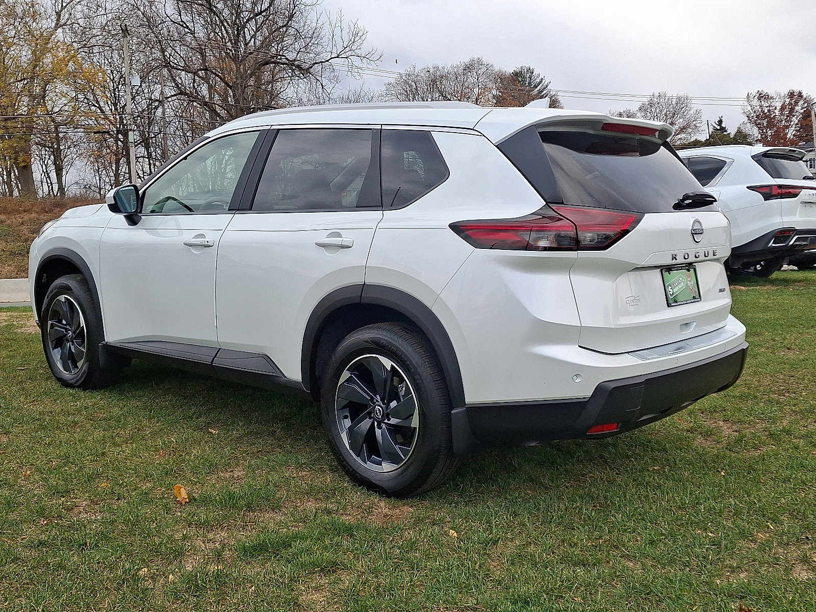 Used 2026 Nissan Rogue SV w/ SV Premium Package image 4