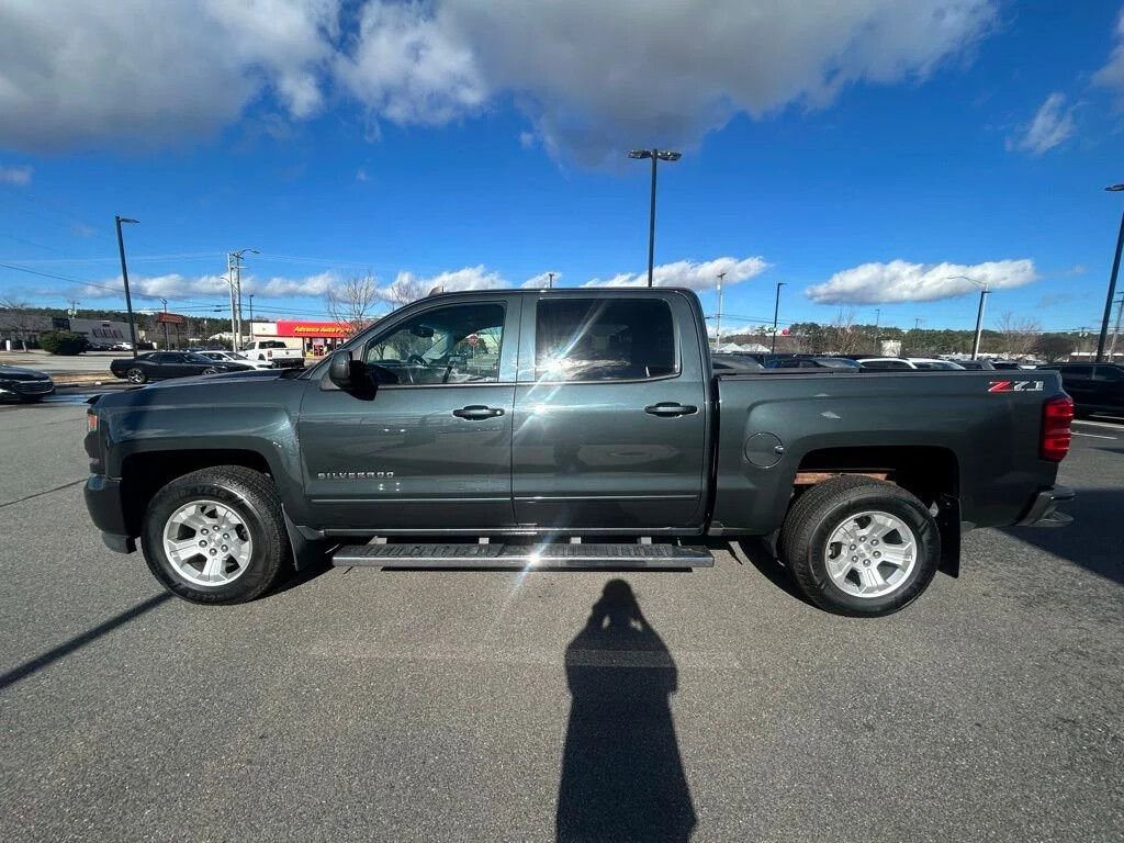 Used 2018 Chevrolet Silverado 1500 LT w/ All Star Edition AWD/4WD image 10