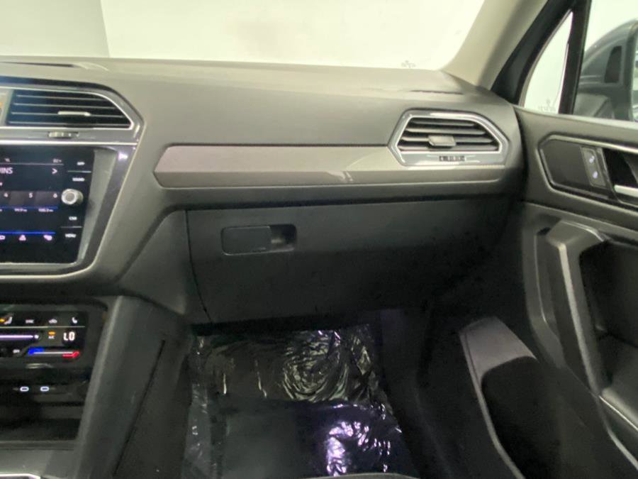 Used 2023 Volkswagen Tiguan SE AWD/4WD image 24