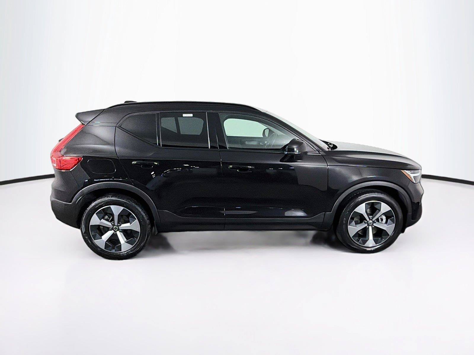 Used 2026 Volvo XC40 B5 Plus AWD/4WD image 12