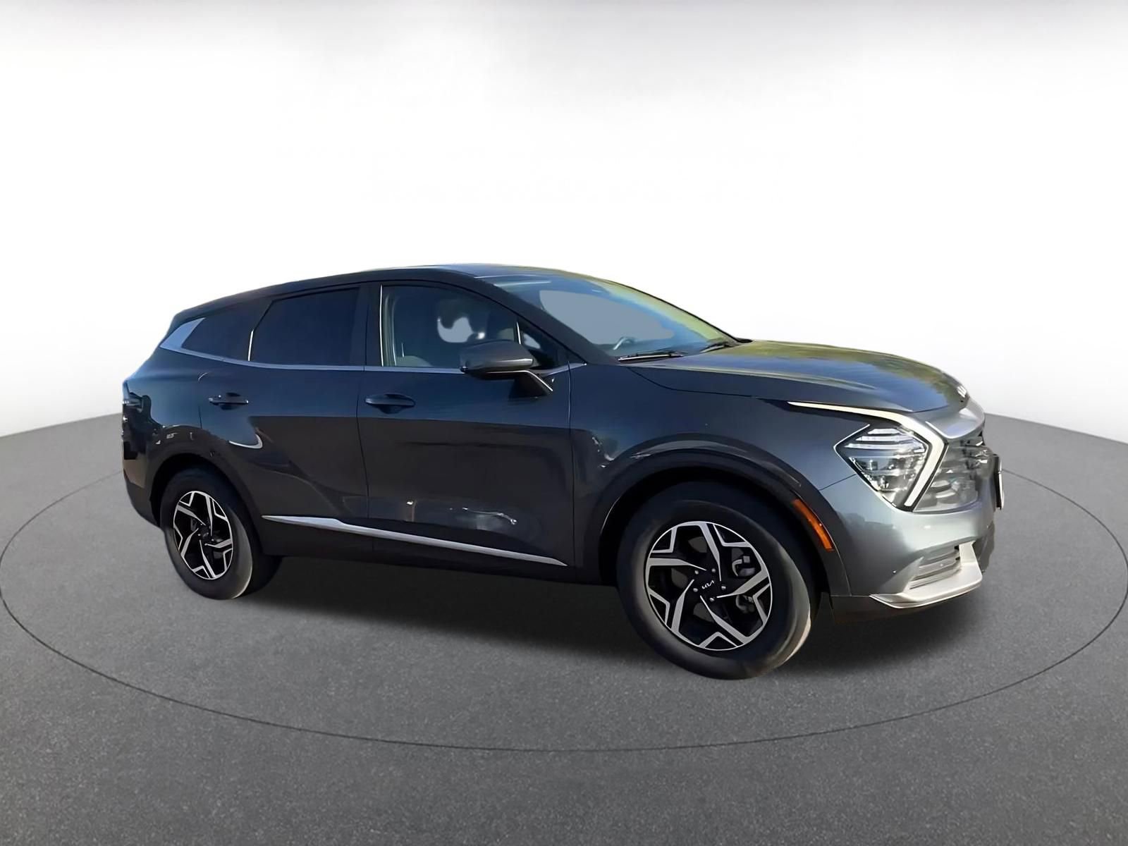 Used 2025 Kia Sportage LX FWD image 2