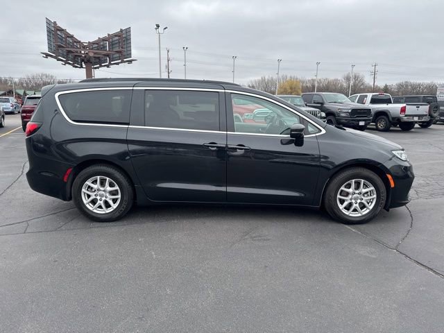 Used 2022 Chrysler Pacifica Touring-L FWD image 12