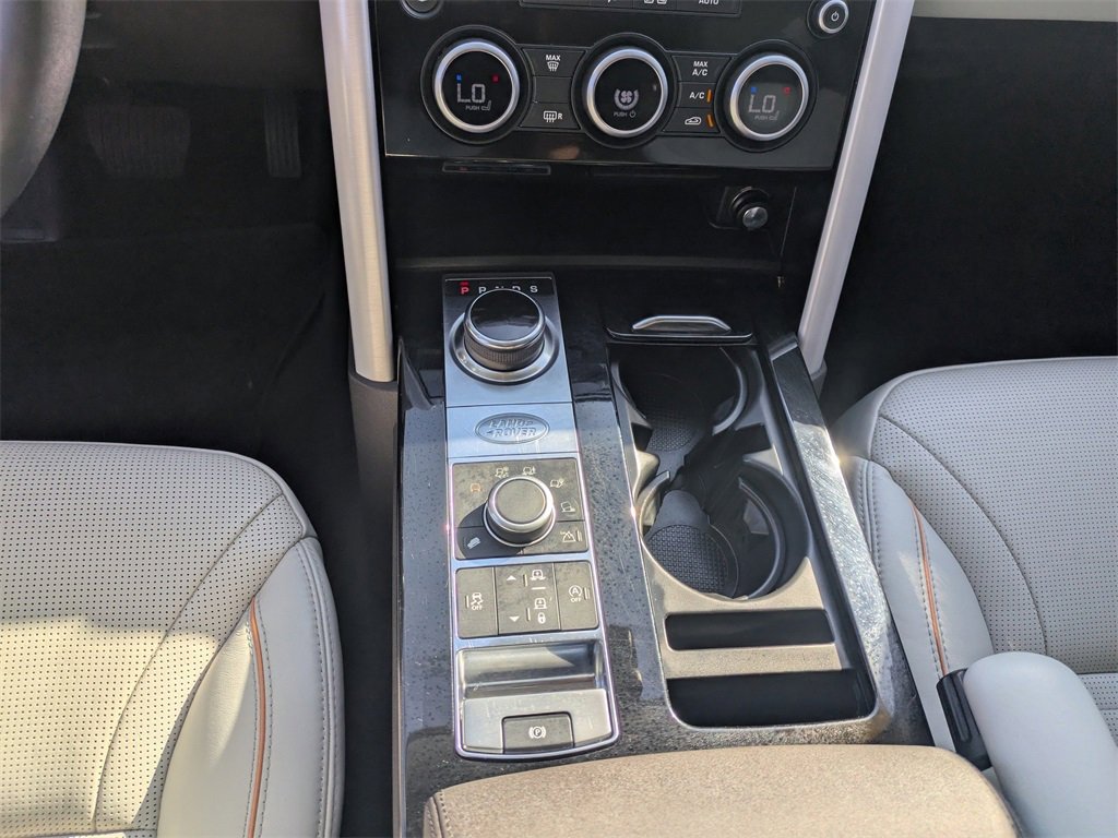 Used 2019 Land Rover Discovery HSE image 12