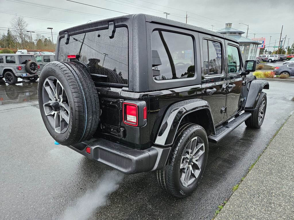 Used 2024 Jeep Wrangler Unlimited image 5
