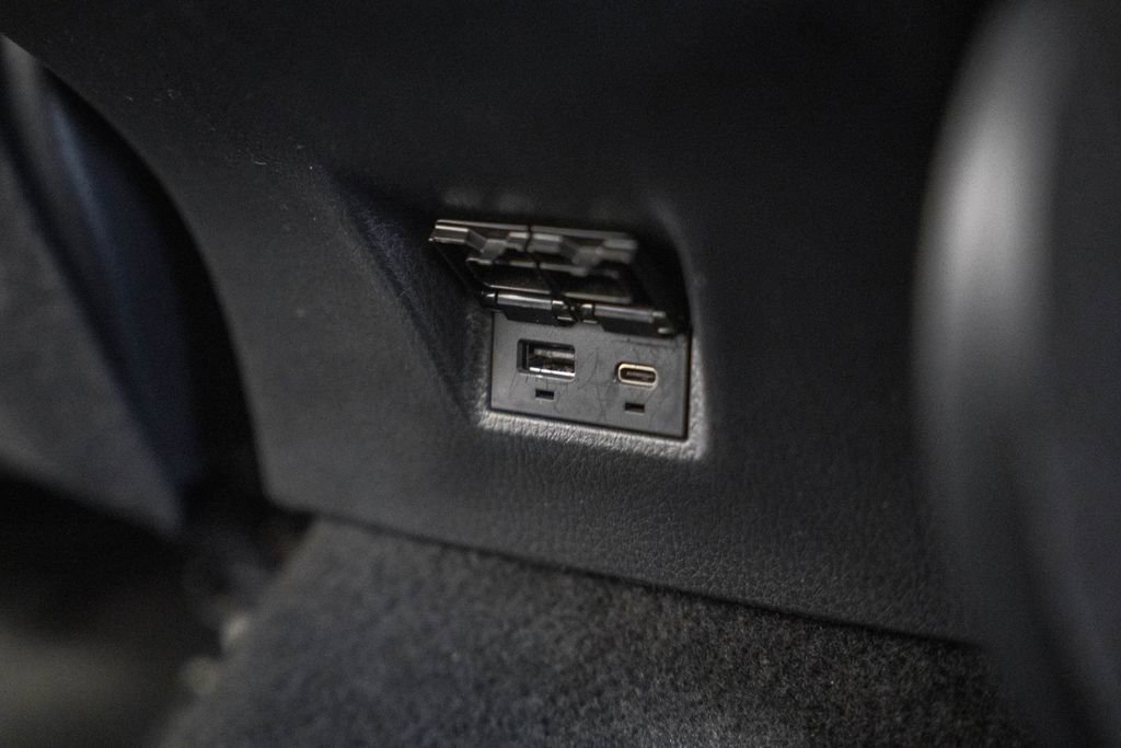 Used 2025 Toyota Camry SE image 32