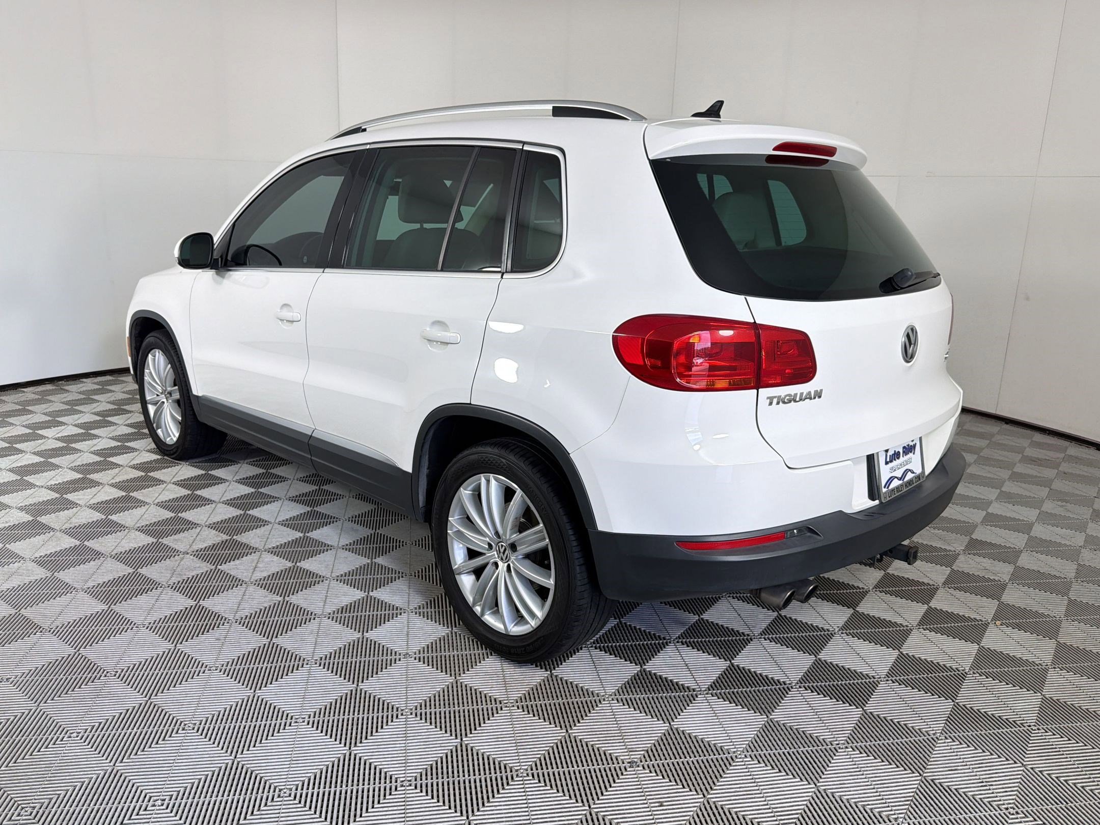 Used 2012 Volkswagen Tiguan SE FWD image 3