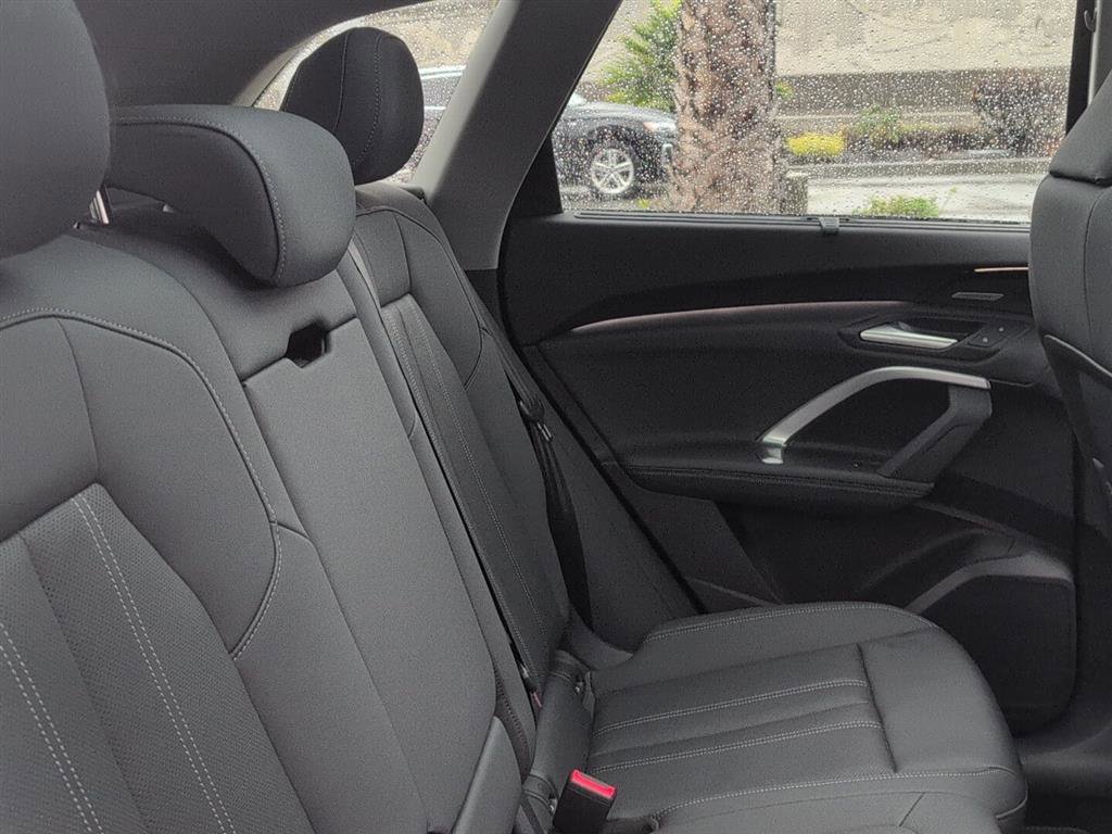 Used 2025 Audi Q5 Premium Plus w/ Premium Plus image 15