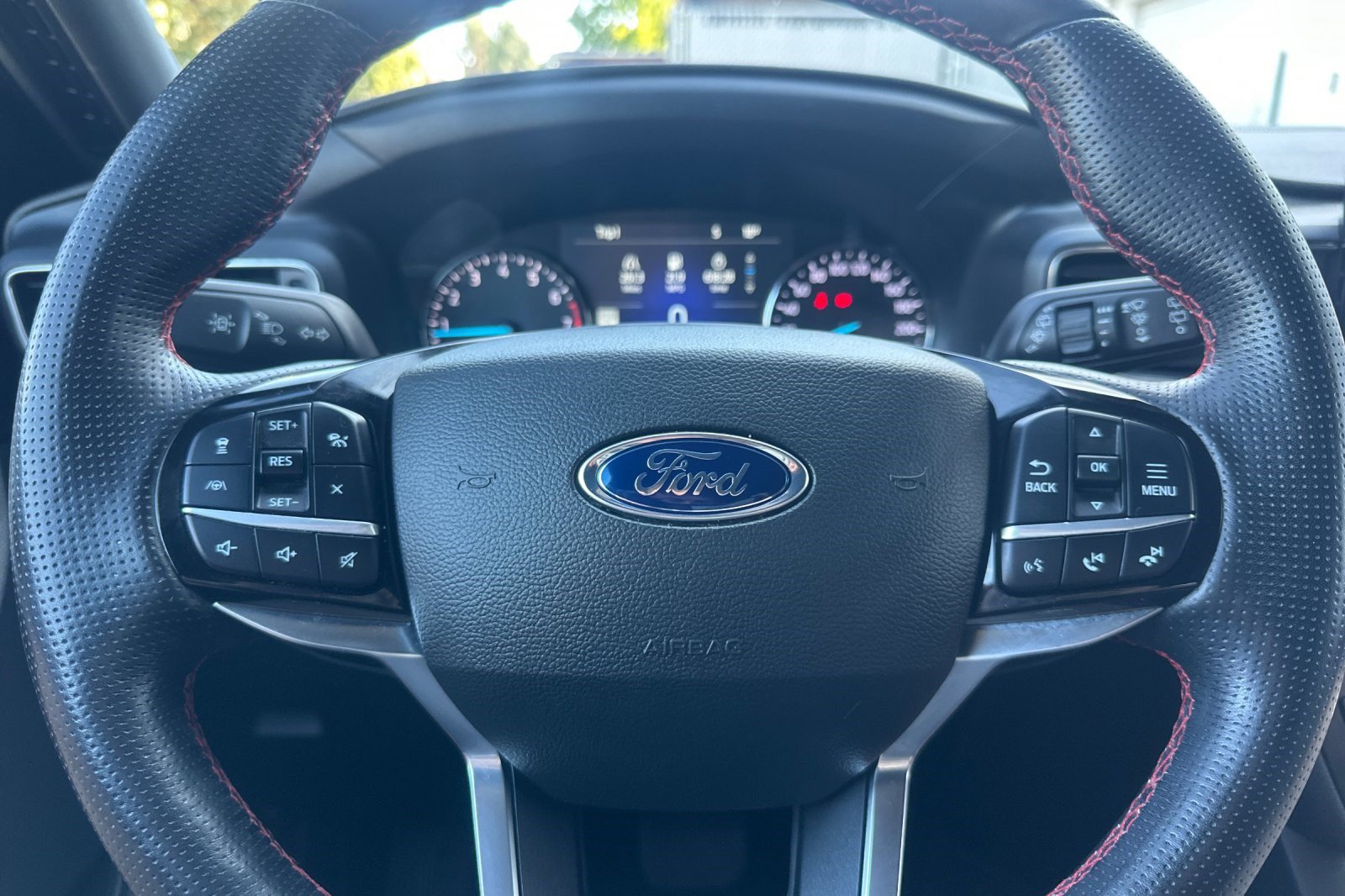 Used 2022 Ford Explorer ST-Line w/ Class IV Trailer Tow Package AWD/4WD image 31