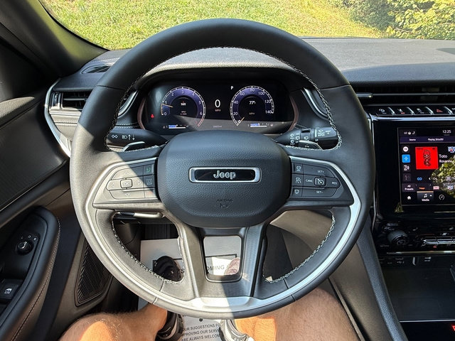 Used 2025 Jeep Grand Cherokee Altitude AWD/4WD image 19