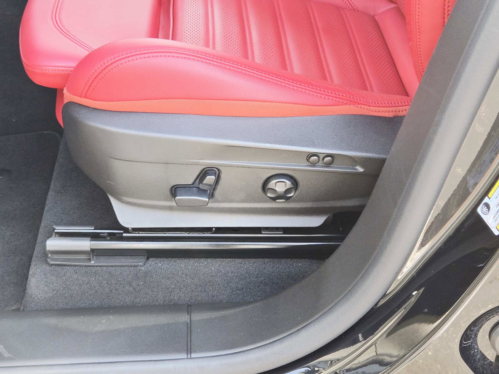 Used 2024 Alfa Romeo Stelvio Veloce image 38