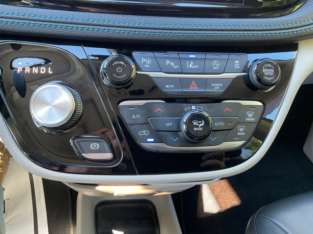 Used 2021 Chrysler Pacifica Touring-L w/ Premium & Safety Sphere Group FWD image 25