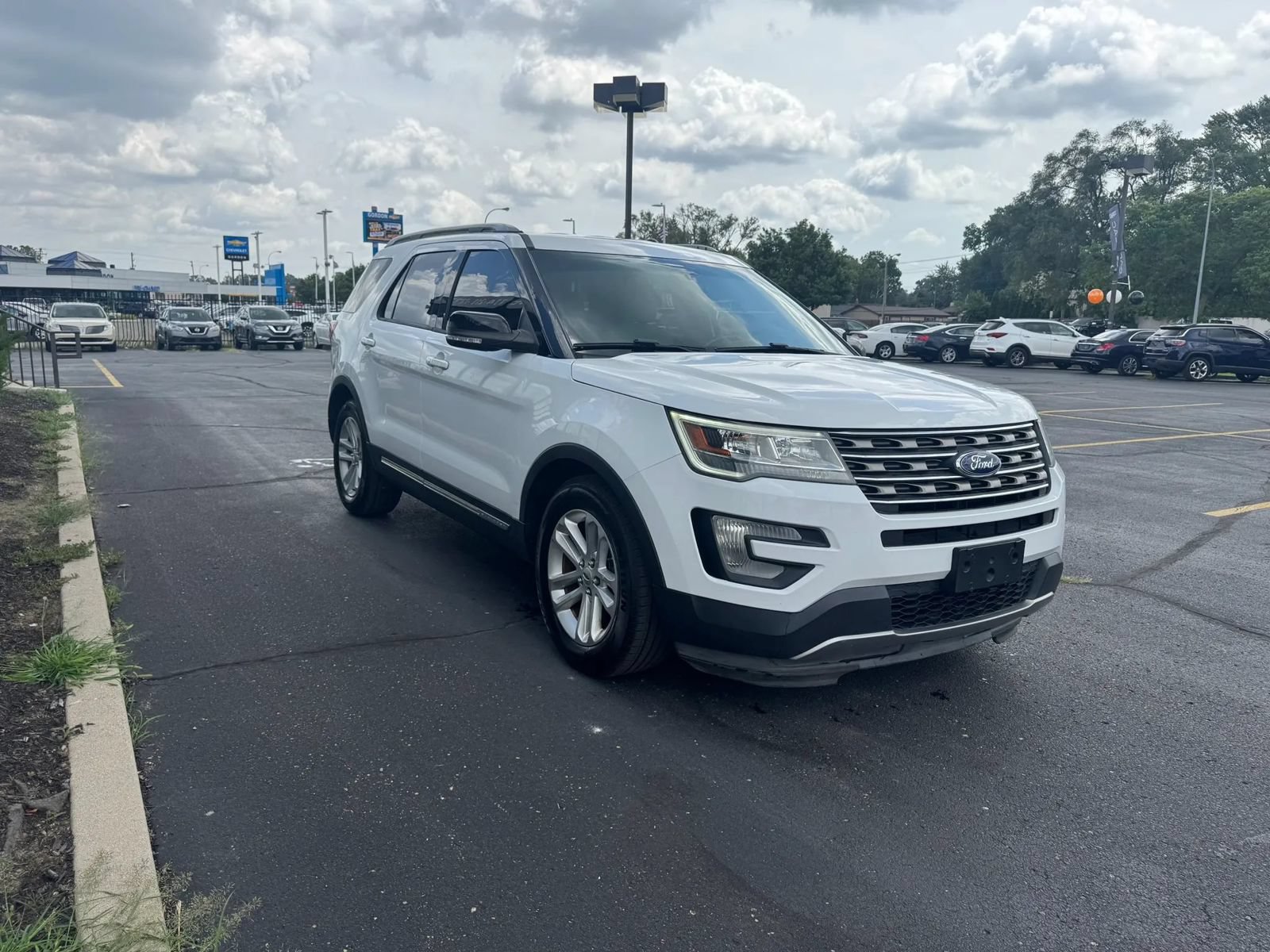 Used 2016 Ford Explorer XLT FWD image 5