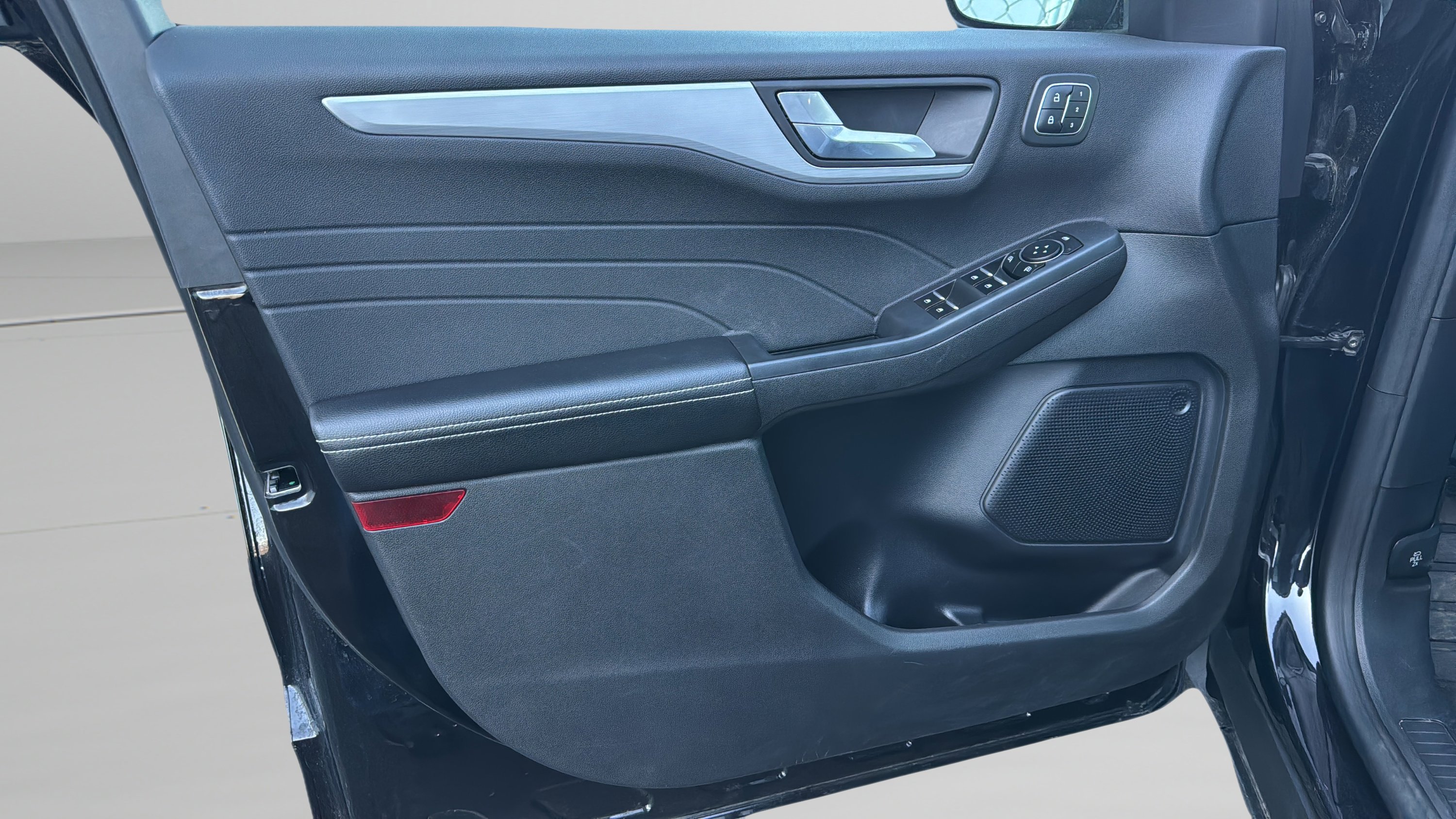 Used 2023 Ford Escape Platinum image 18