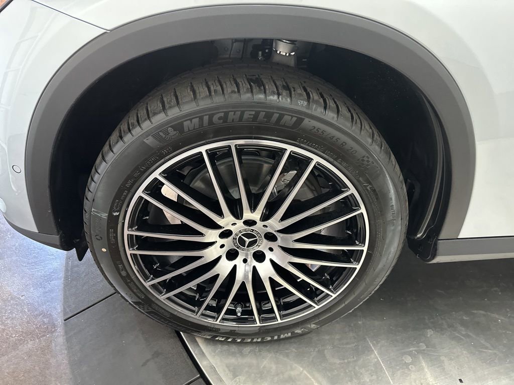 Used 2026 Mercedes-Benz GLC 300 image 31
