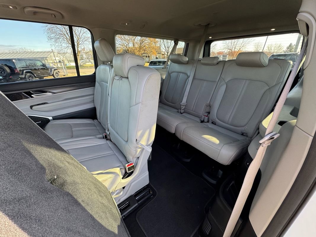 Used 2024 Jeep Wagoneer L Series II w/ Flexible Seating Group image 23
