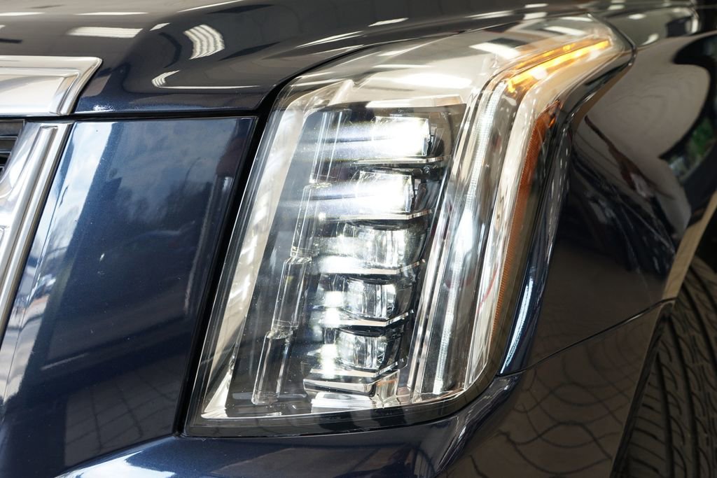 Used 2017 Cadillac Escalade ESV Luxury image 28