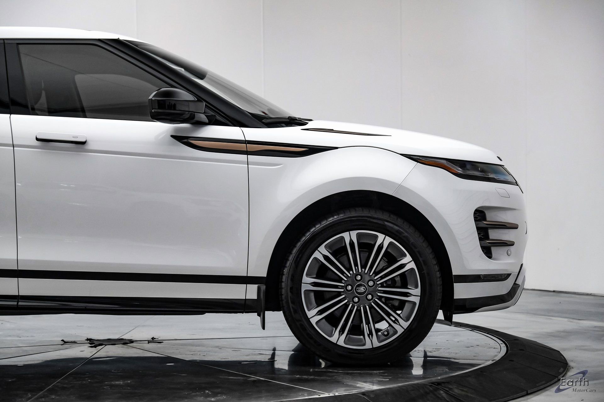 Used 2024 Land Rover Range Rover Evoque Dynamic SE image 20